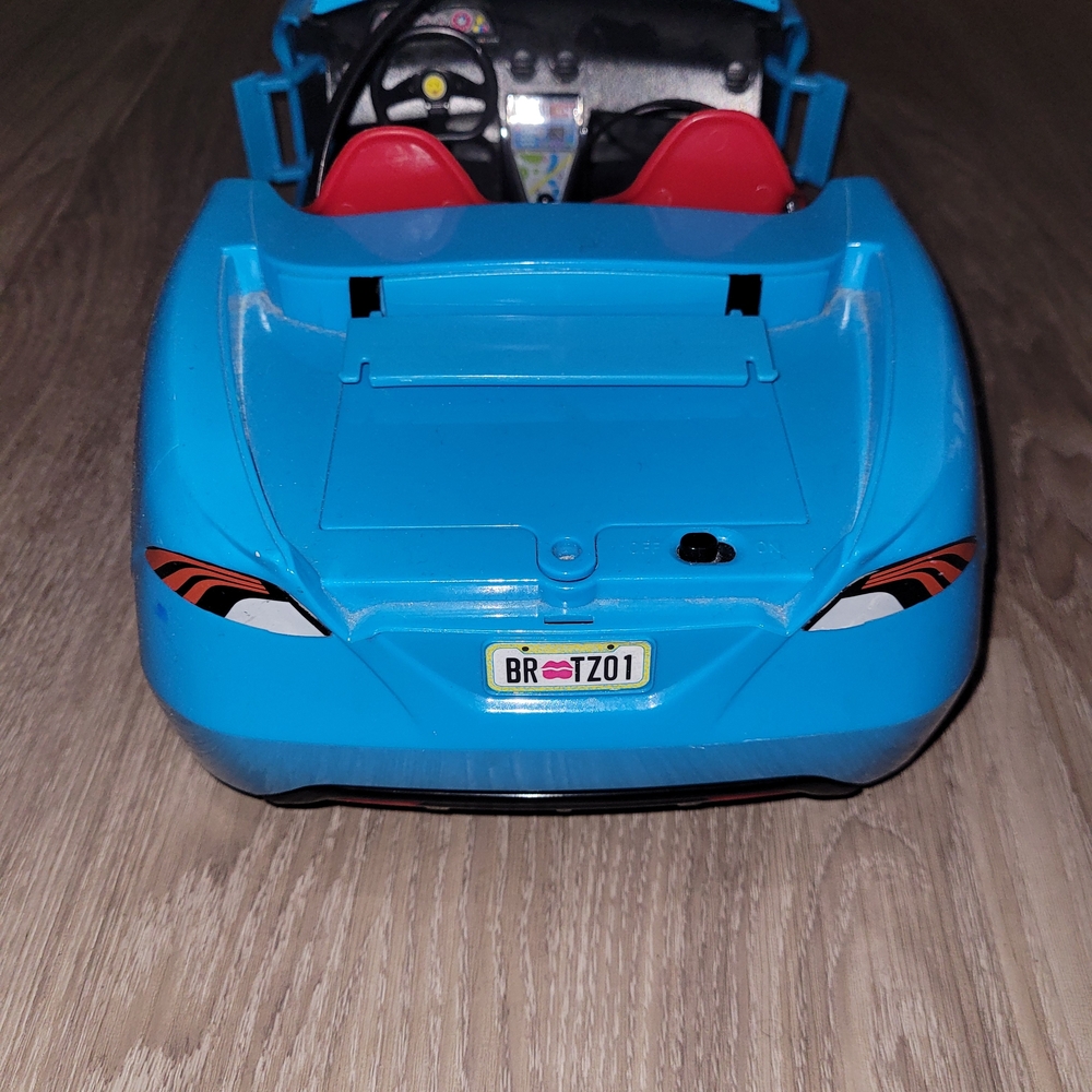 Bratz Blue RC Car by MGA Entertainment, 2015